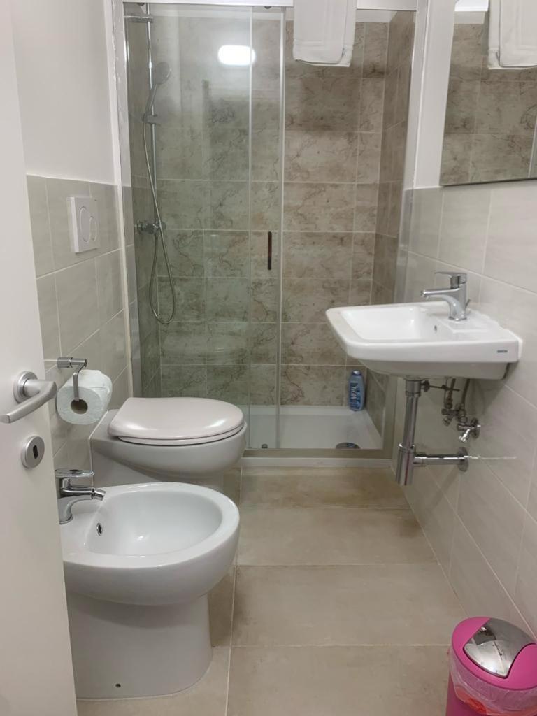 La Casa Di Gio' Hotel Fiumicino Luaran gambar